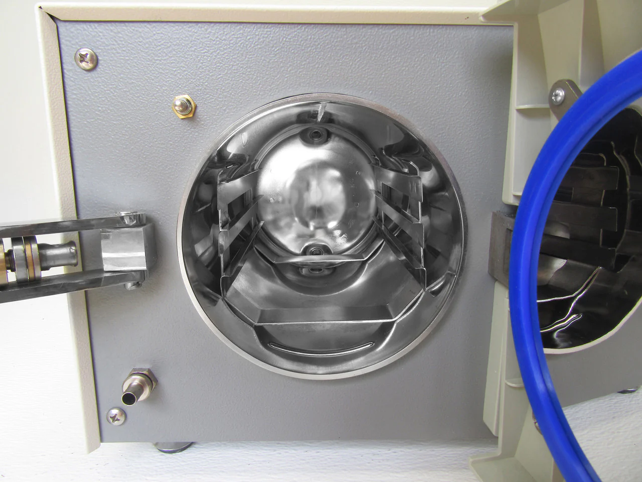 Tuttnauer 1730MKV Refurbished Manual Autoclave - Image 3